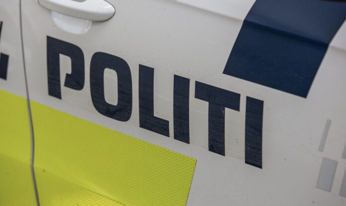 Slap fra politiet i byzone - 18-årig bilist fundet i hæk