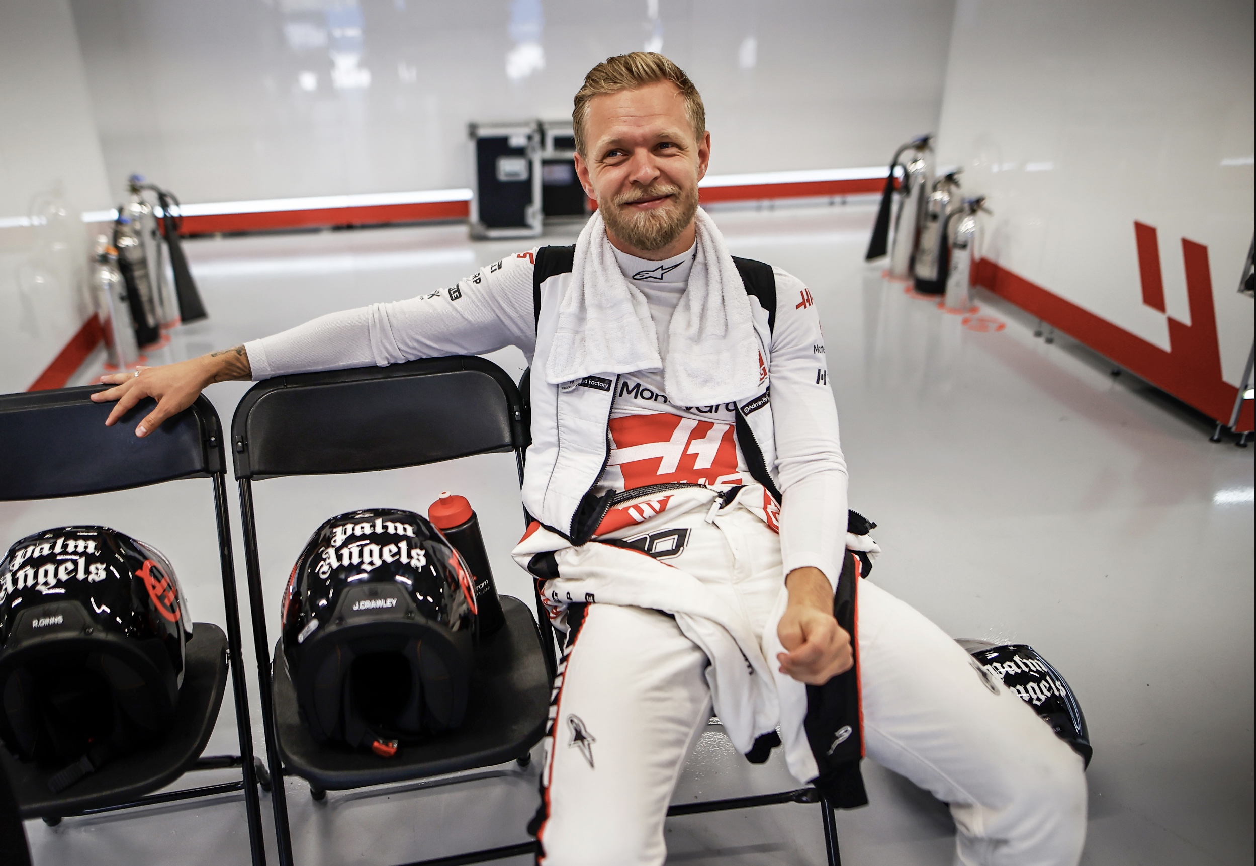 Langer ud efter Haas og Kevin Magnussen: 